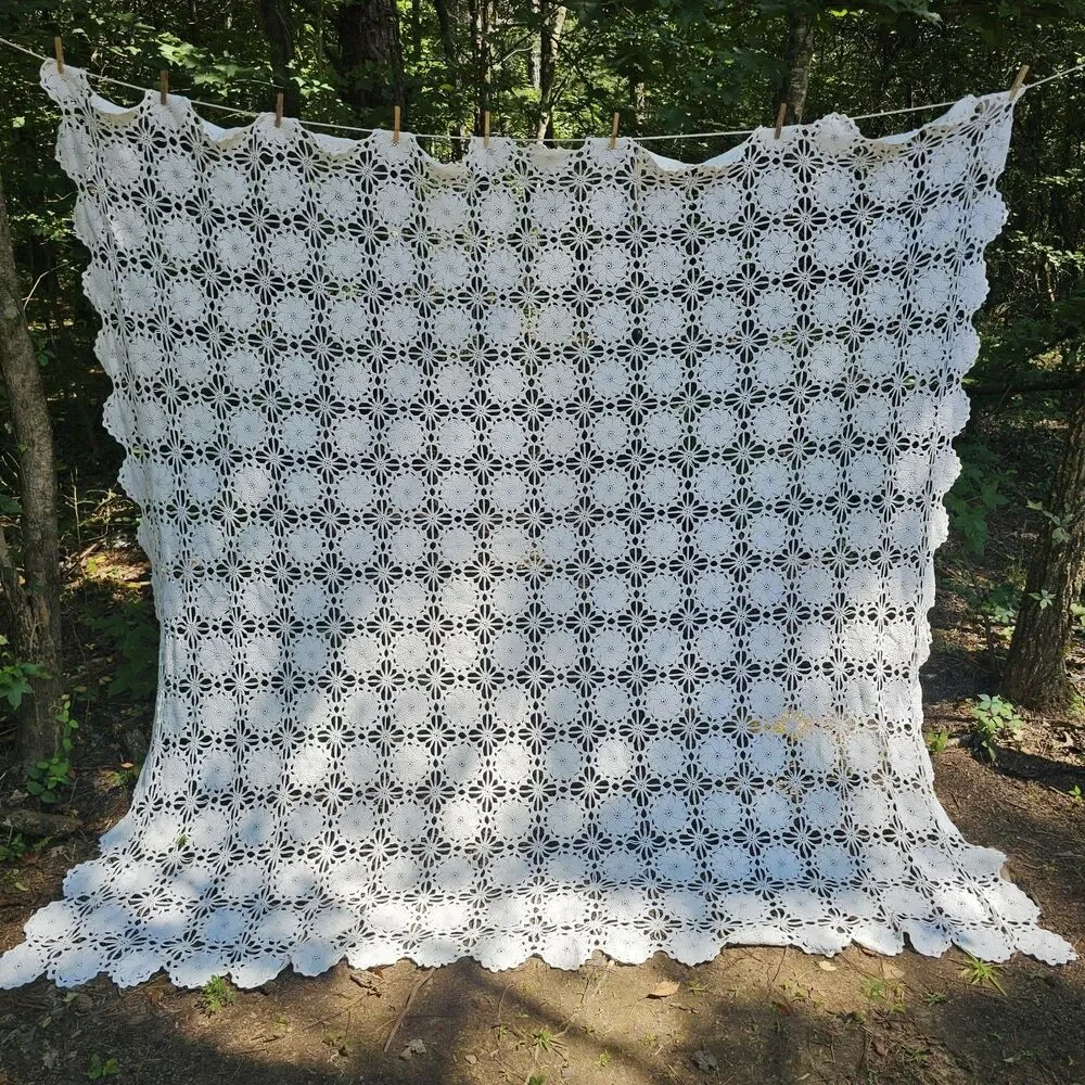 Vintage Handmade Ecru Doily Crochet Large Tablecloth/Bedspread – 80x88